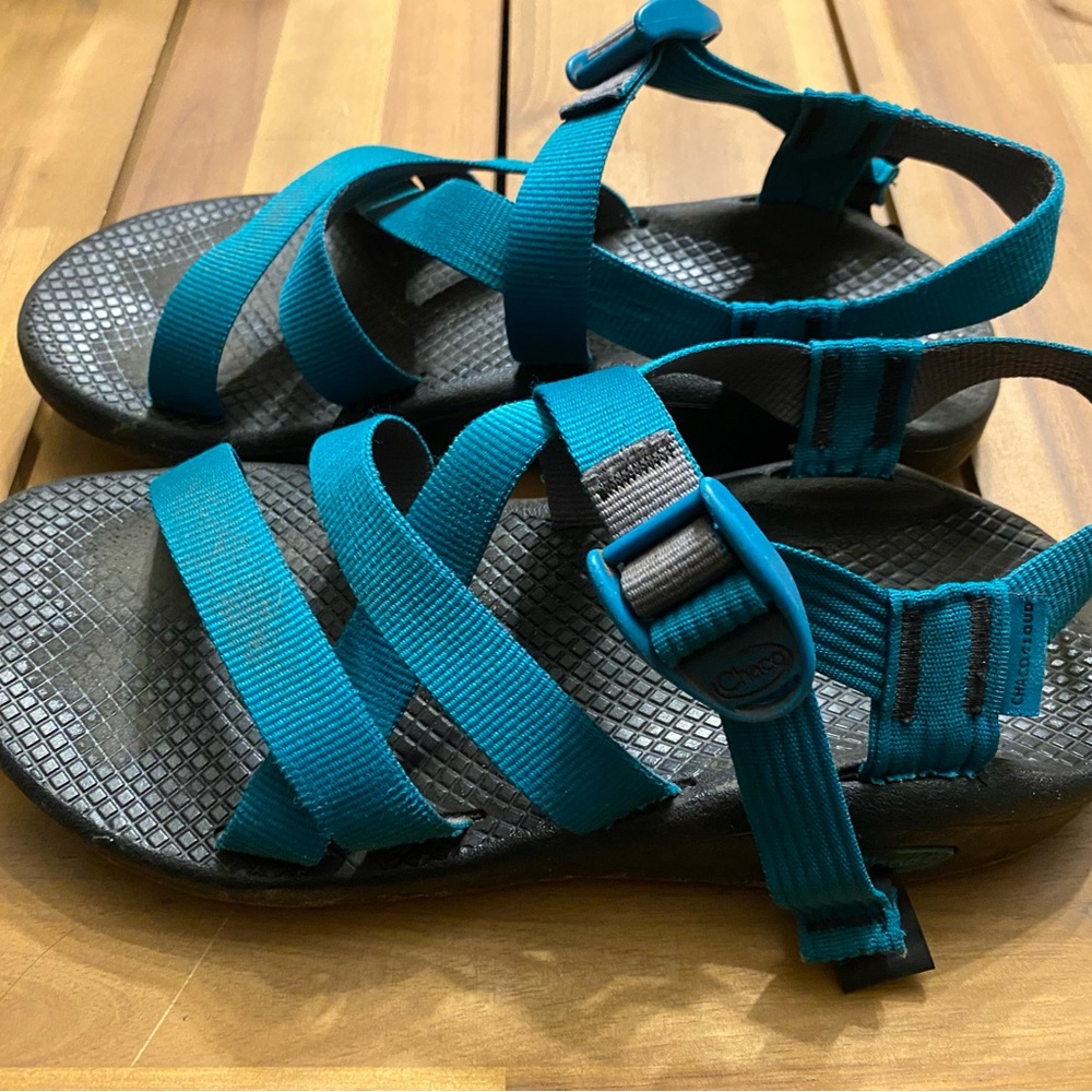 Chacos sandals size 8 women’s - teal
